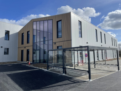 Okamac s'installe dans son nouveau bâtiment